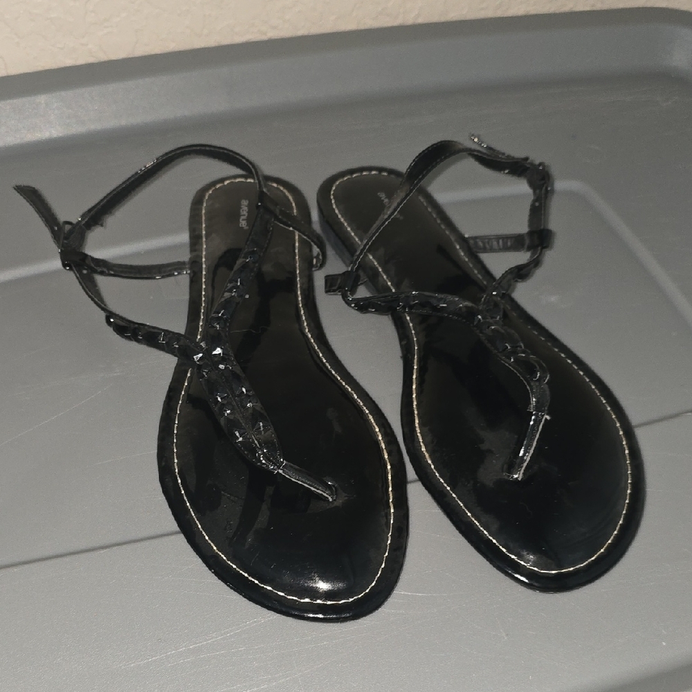 Avenue Shiny Black Sandals